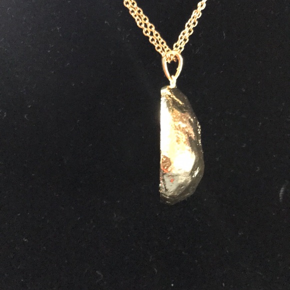 Beautiful Iridescent stone pendant - Picture 3 of 4